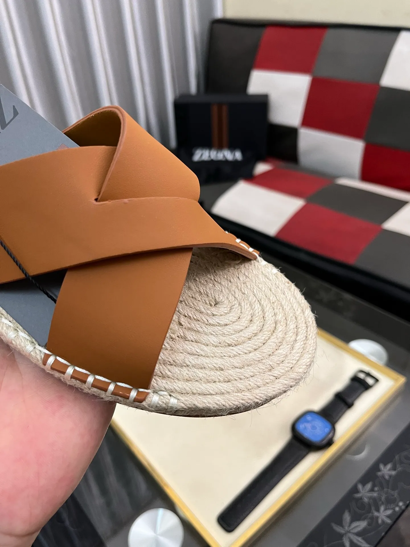 Men's shoes 💰320⌚️⌚️《HERMES》Hermès 💁♂️Men's casual slippers, compare the quality at the counter🧚🏿♂️ The upper layer has a stone pattern with clear texture, showing high-end, high-end, comfortable to wear and versatile. Purely hand-pulled, raw rubber breathable outsole, breathable and comfortable lambskin lining, 100% comfortable density, original rubber outsole wear-resistant code number 38-44. Can be customized 45-46-47